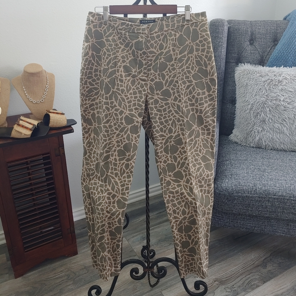 New York & Company Olive Green & Beige Patterned Pants